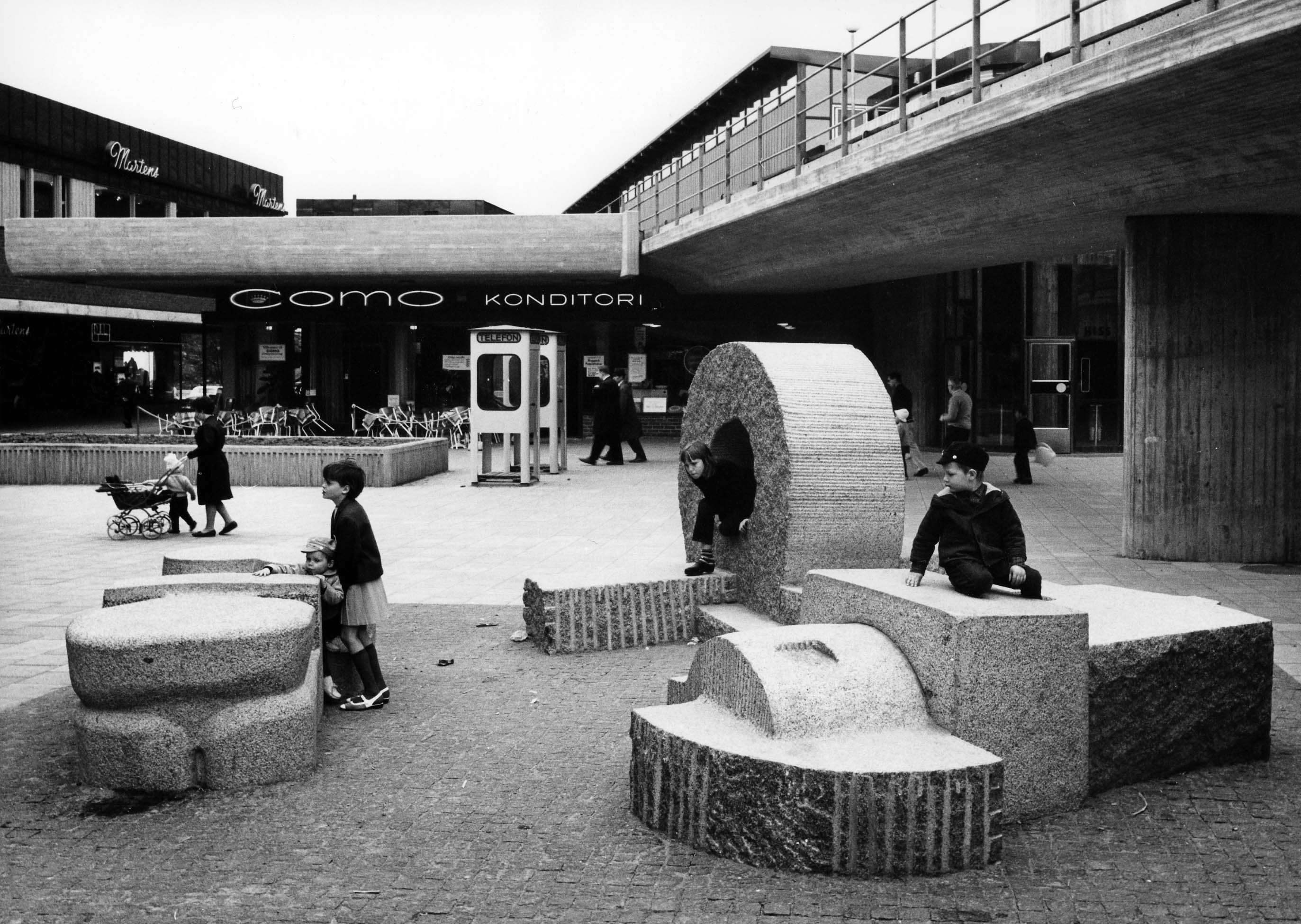 Bredängs centrum, tunnelbana