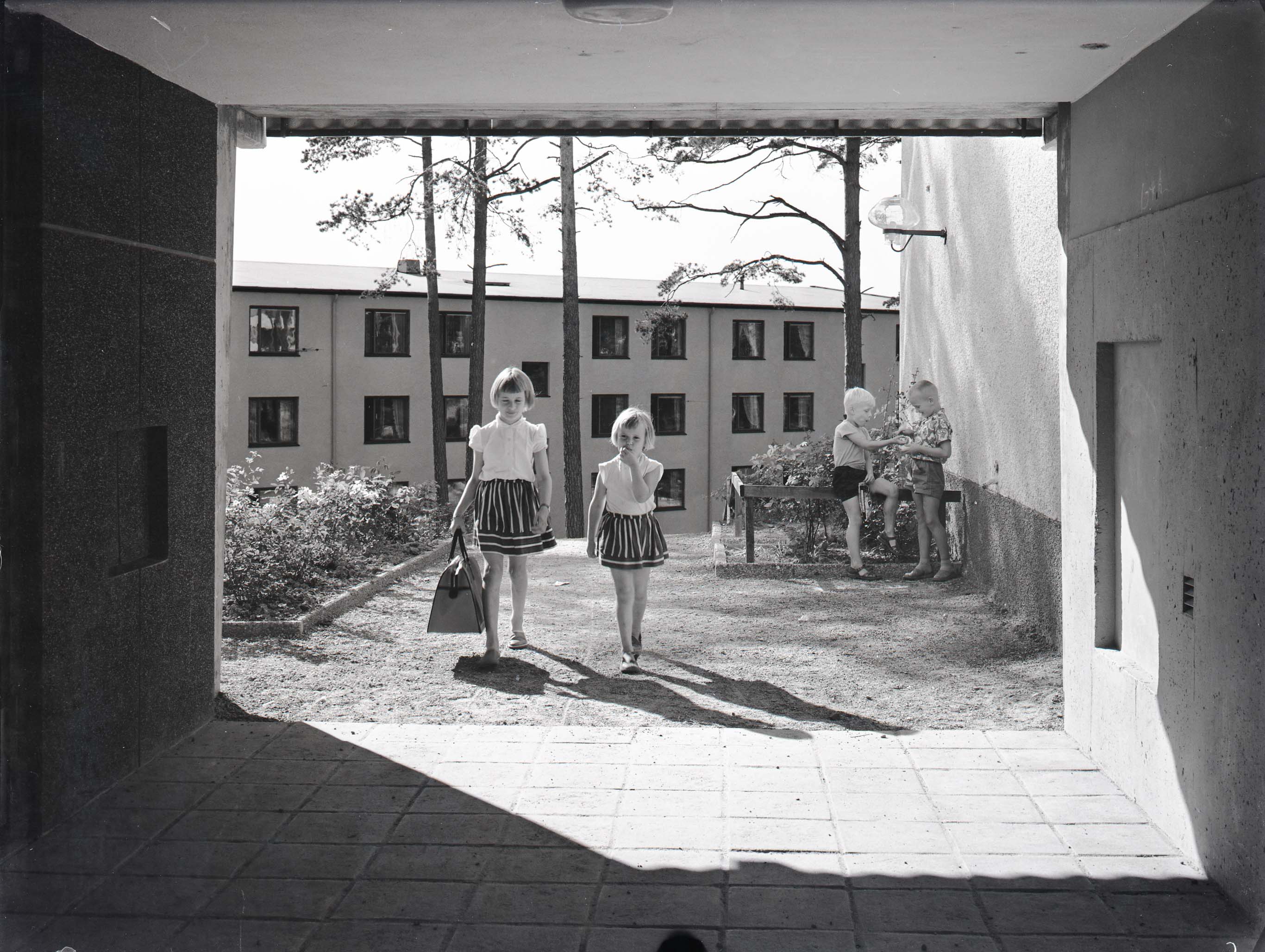 Hässelby Strand, Barn, 1958