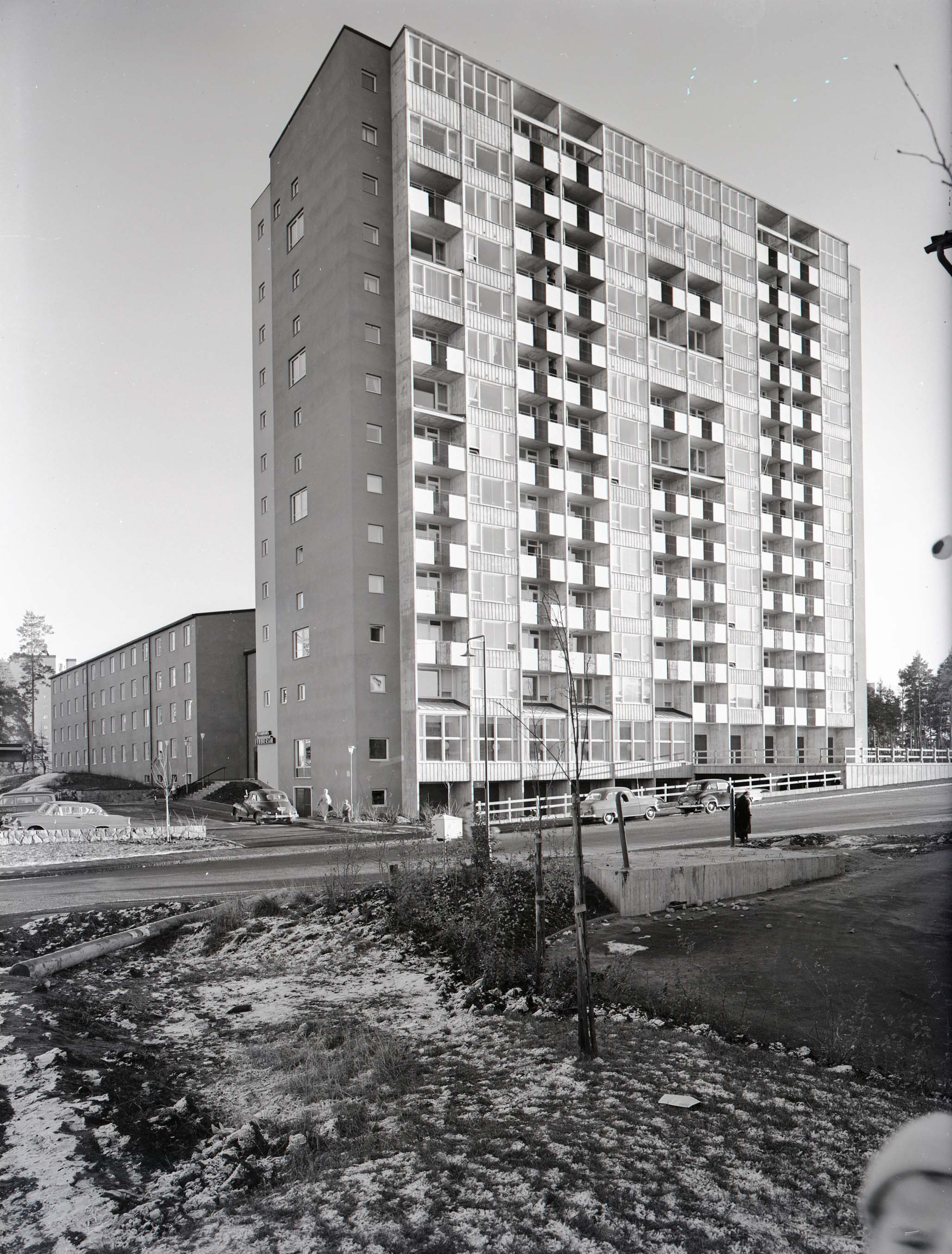 Hässelby Gård, Höghus Fondbersån, 1957