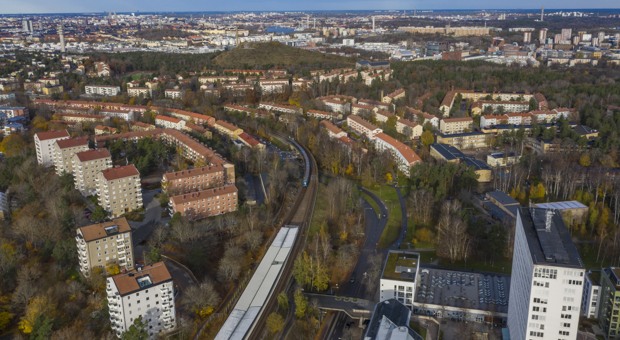 Flygbild över Björkhagen centrum.