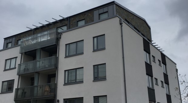 Nyrenoverat hus och påbyggt med nya lägenheter