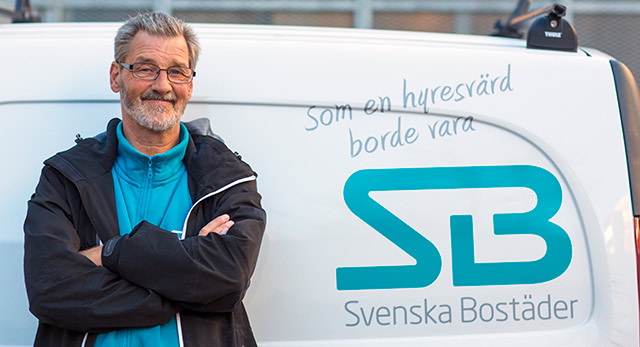 Bovärd med sin tjänstebil
