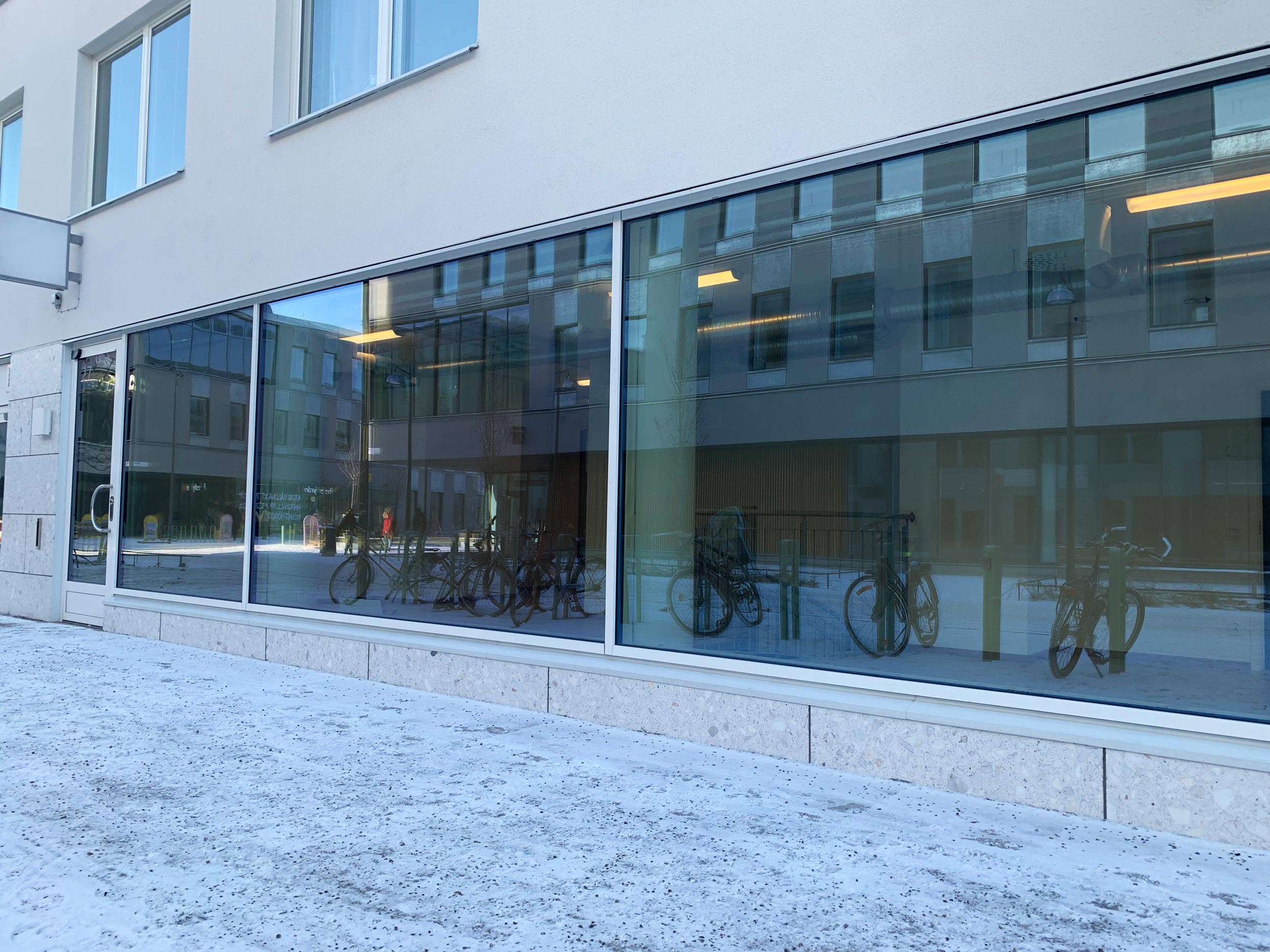 Skyltfönster, taget utifrån