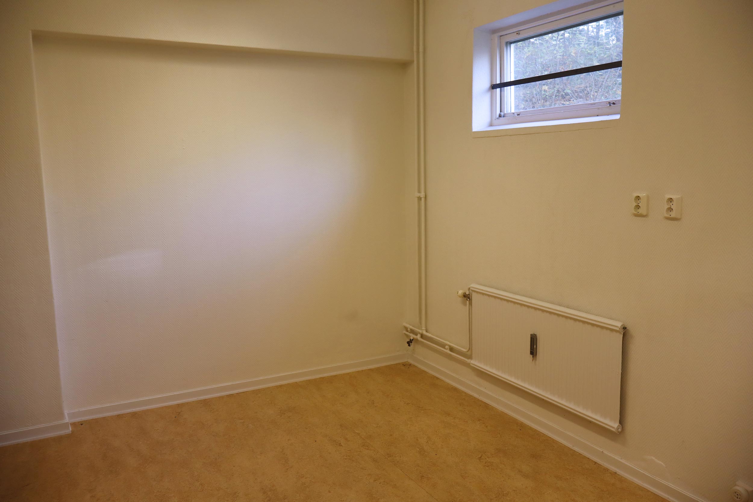 Andra sidan samma kontorsrum