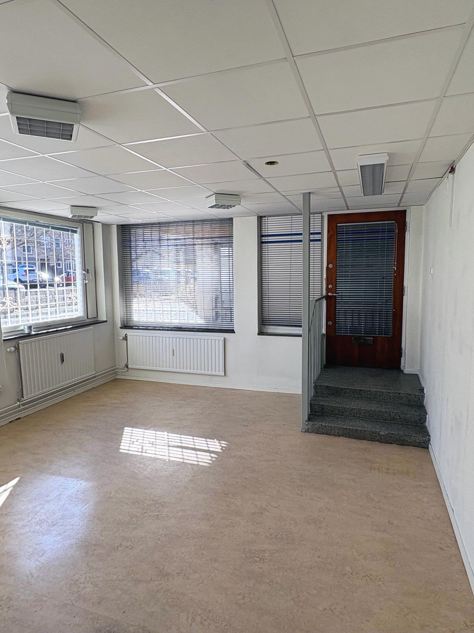 Ingång + kontorsyta