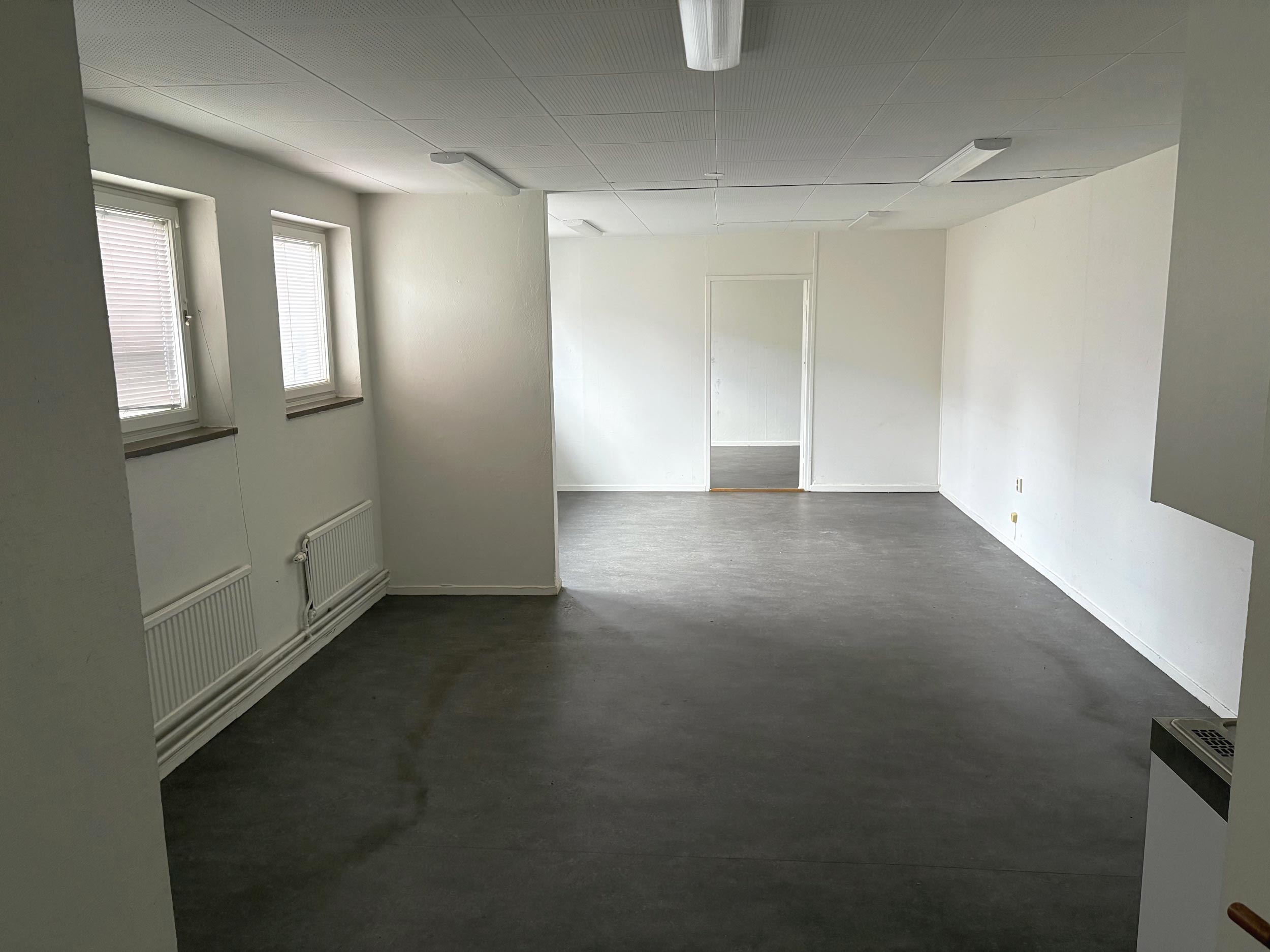 Bild på ett av rummen i lokalen.