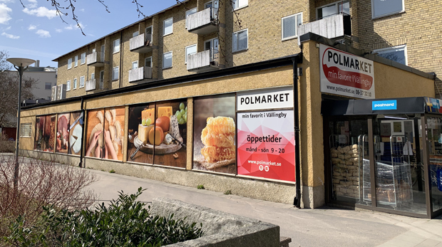 Butikslokalen sedd utifrån bostadsgården