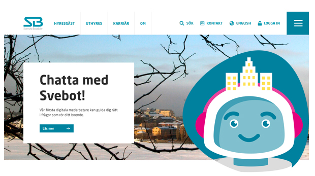 Bild på webbplatsens startsida med en bild på Stockholms stadshus och chatboten Svebot i nedre högra hörnet.