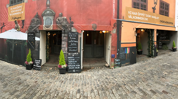 Vepor över cafe i Gamla stan