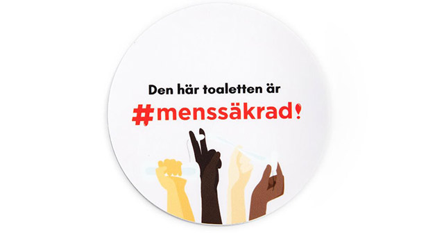 Tecknad bild på händer som håller mensskydd med texten Den här toaletten är #menssäkrad