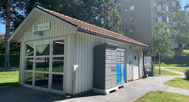 Paketboxar intill miljöstugan på Jämtlandsgatan i Vällingby