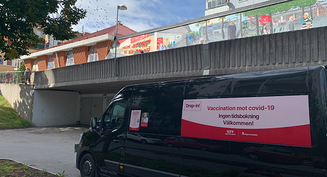 Vaccinationsbussen på plats på Oslogatan i Husby