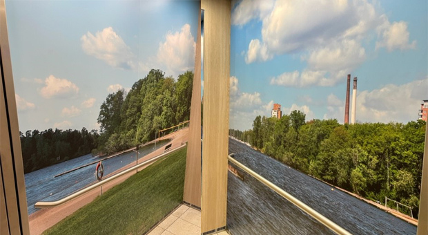 Hissar med fotofolieringar med historiska bilder över Hässelby strand.