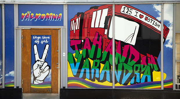 Graffitti med texten Ta hand om varandra