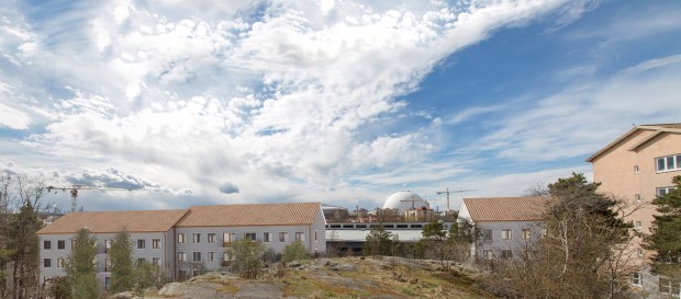 Kvarteret Skolvärdinnan sett från berget bakom