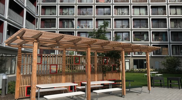 Gården i Västberga med pergola